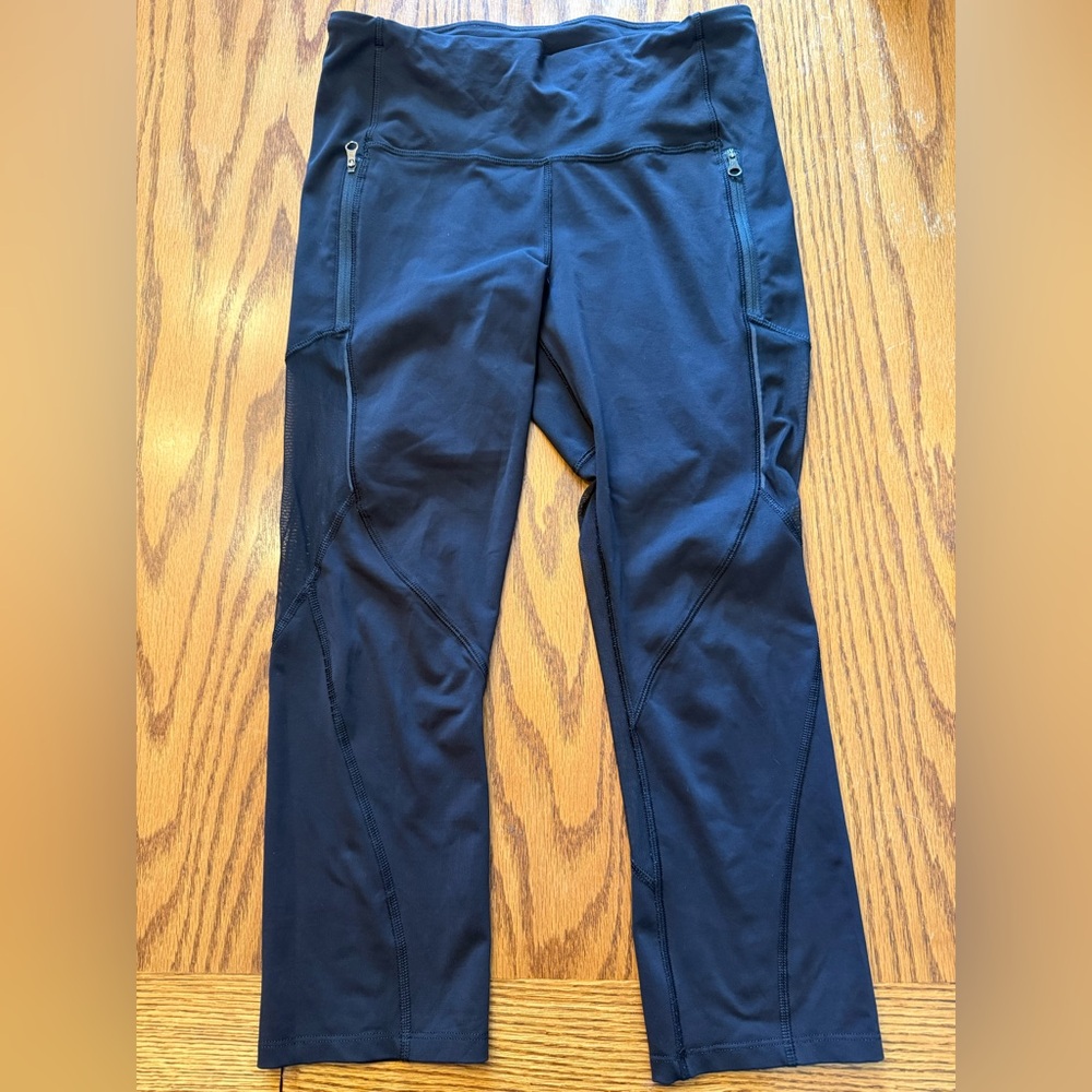 Lululemon Black Capri-cut Leggings w/ Mesh Detail and Zip-up Pockets - Size 8